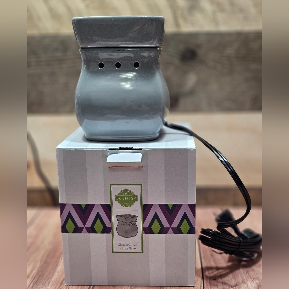 Scentsy Classic Curve Gloss Grey Warmer. Brand New In Box